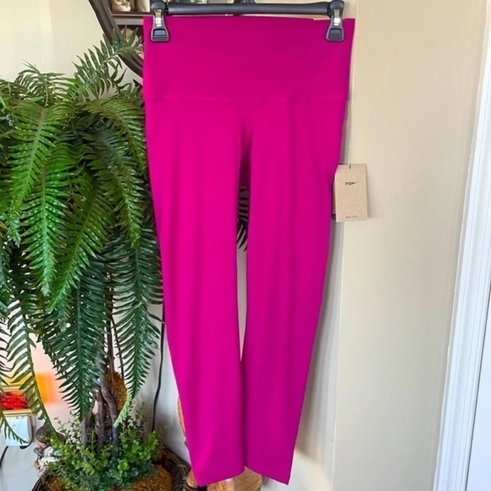 Brand New Nike Yoga Women's High-Waisted 7/8 Leggings Tight Fit Training Berry